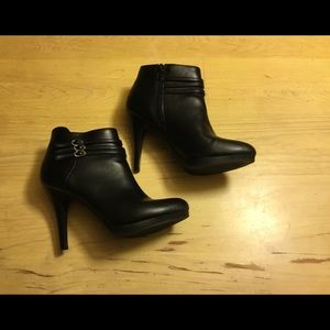 Black ankle boots, 8M